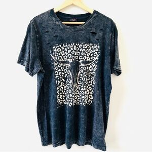 MineB steer skull distressed T-shirt size large